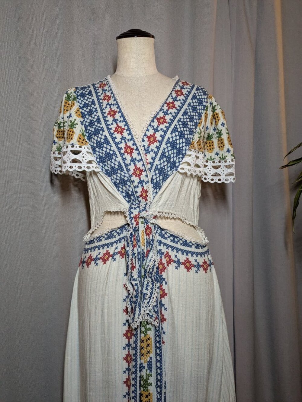 FARM Rio Maxi Dress White Floral Blue Tropical Cut Outs Sleeves Size XL - Picture 6 of 15